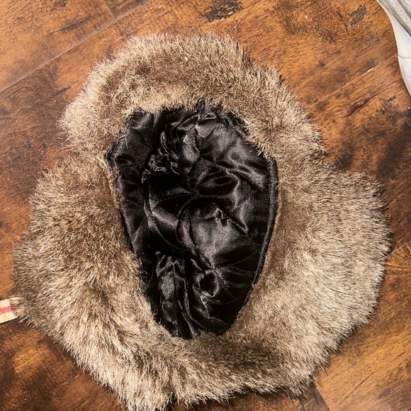 Trapper Hat - Picture 2 of 6